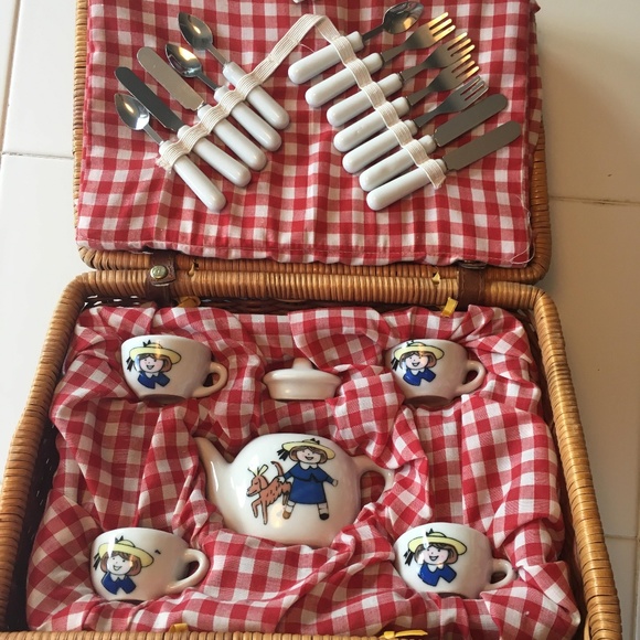 picnic basket tea set